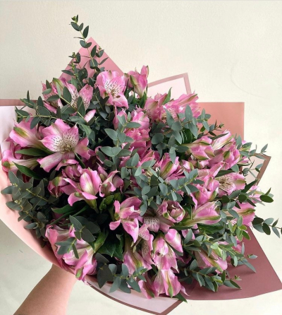 Ziedu pušķis no alstromērijām "ROMANTIC DANCE"