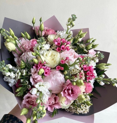 Smaržīgs ziedu pušķis "HAPPY B-DAY"