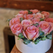 Klasiska ziedu kastīte no rozā rozēm "PARIS"