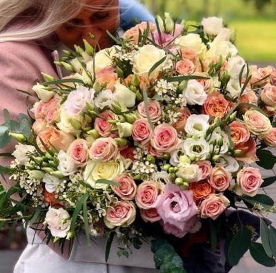 Pasakains ziedu pušķis "TO THE MOON AND BACK"