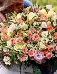 Pasakains ziedu pušķis "TO THE MOON AND BACK"