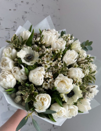 Ziedu pušķis pavasarīgiem ziediem "WHITE PERFECTION"