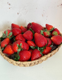 Pīts groziņš ar zemenēm