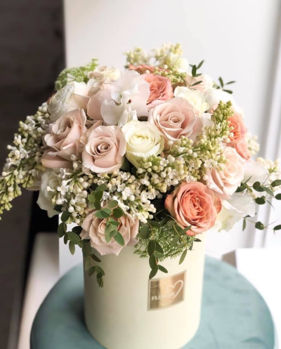 Ziedu kastīte no pavasarīgiem ziediem "SPRING MOOD"