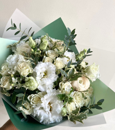 Ziedu pušķis baltos toņos "WHITE PARTY"