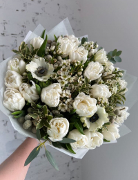 Ziedu pušķis pavasarīgiem ziediem "WHITE PERFECTION"