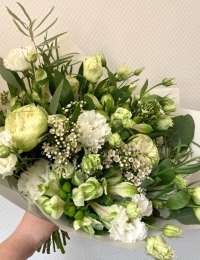 Ziedu pušķis baltos toņos "WILD"