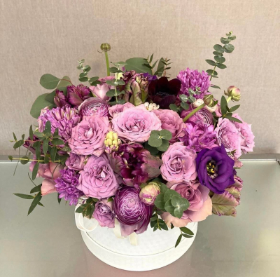 Ziedu kastīte violetos toņos "SPECIAL"